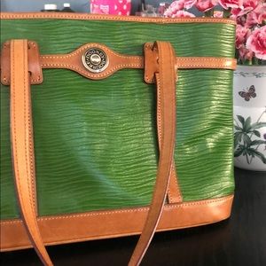 Shoulder bag with chain for wallet